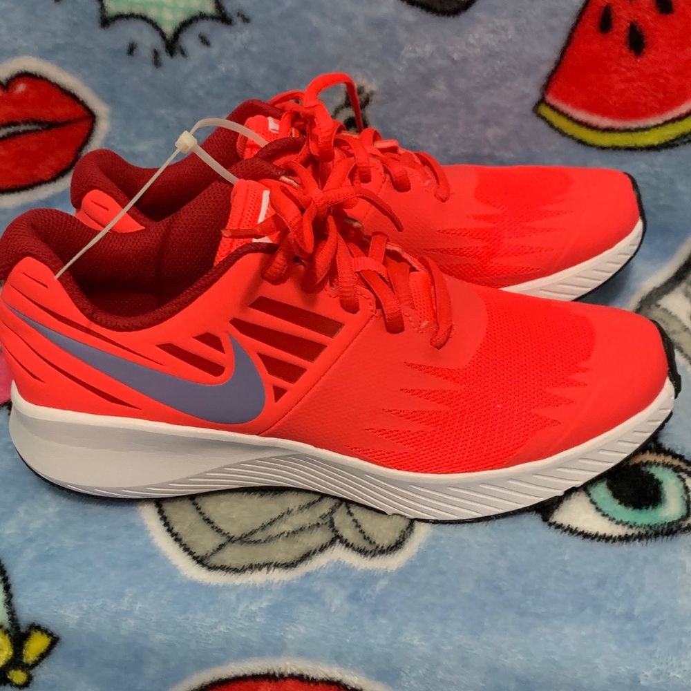 ❌SOLD❌ Nike Sneakers 5Y/ Women size 6.5